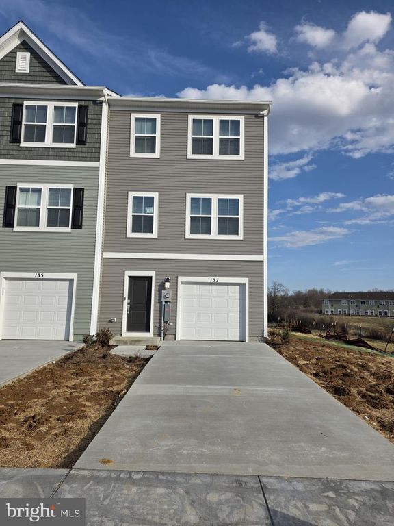 137 KINKADE CT, Martinsburg, WV 25403