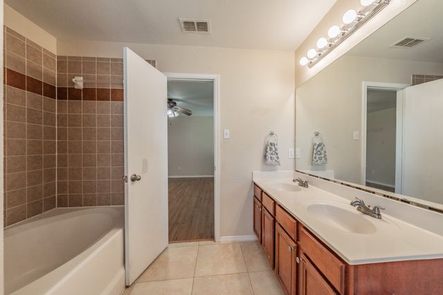 520 King Street, Cedar Hill, TX 75104