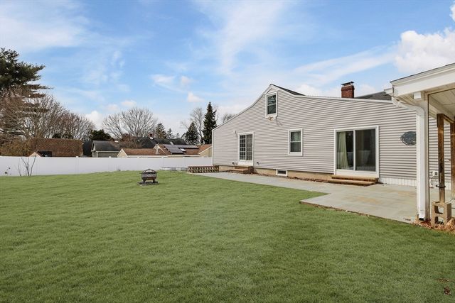 65 Woodmont Ave, Haverhill, MA 01830