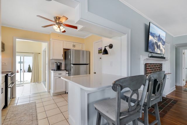 65 Woodmont Ave, Haverhill, MA 01830