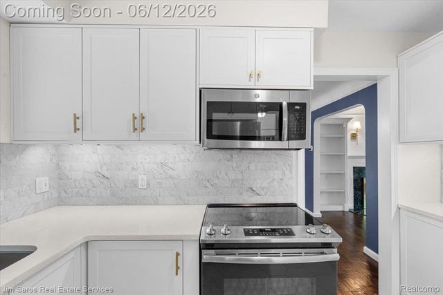451 Moran Road, Grosse Pointe Farms, MI 48236
