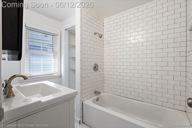 451 Moran Road, Grosse Pointe Farms, MI 48236
