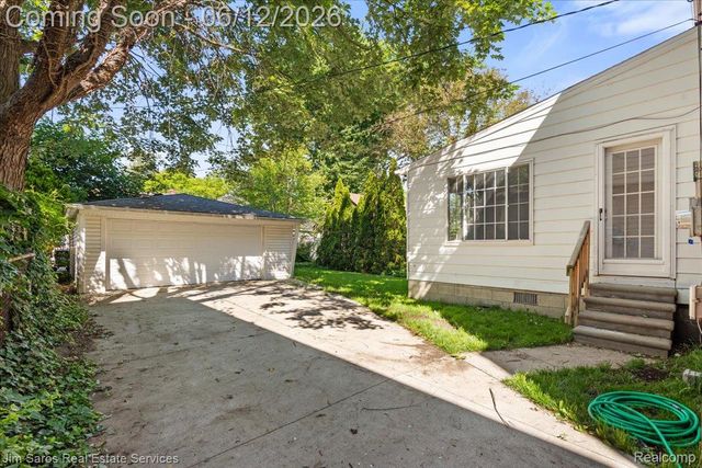 451 Moran Road, Grosse Pointe Farms, MI 48236