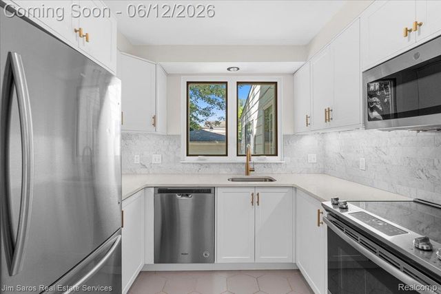 451 Moran Road, Grosse Pointe Farms, MI 48236