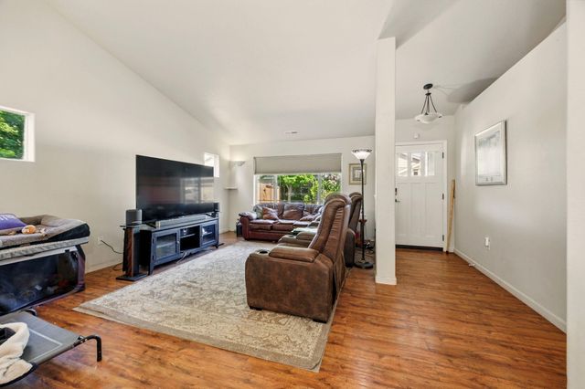 2427 Granite Court, White City, OR 97503