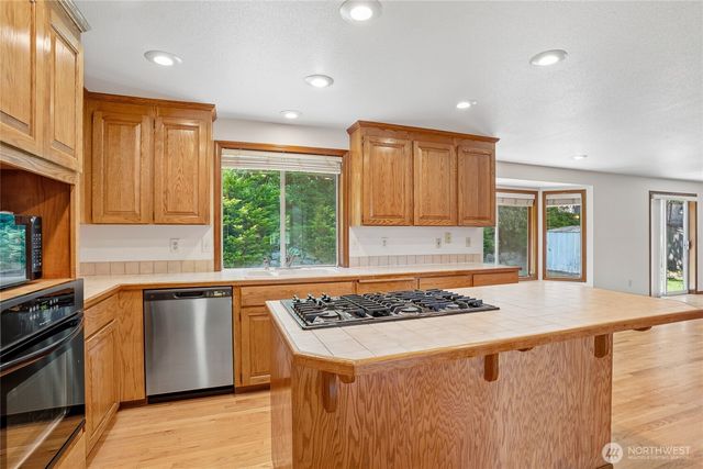 32745 47th Avenue SW, Federal Way, WA 98023