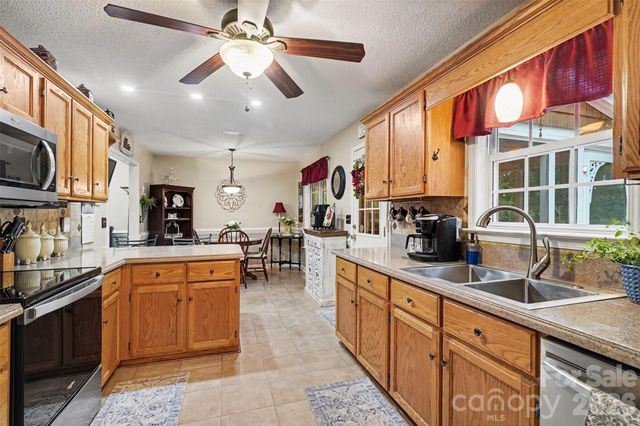 6007 Charlton Oaks Drive, Waxhaw, NC 28173