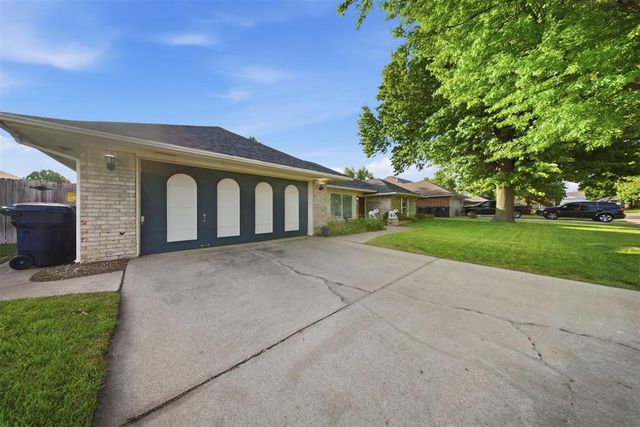 10208 Durham Drive, Oklahoma City, OK 73162