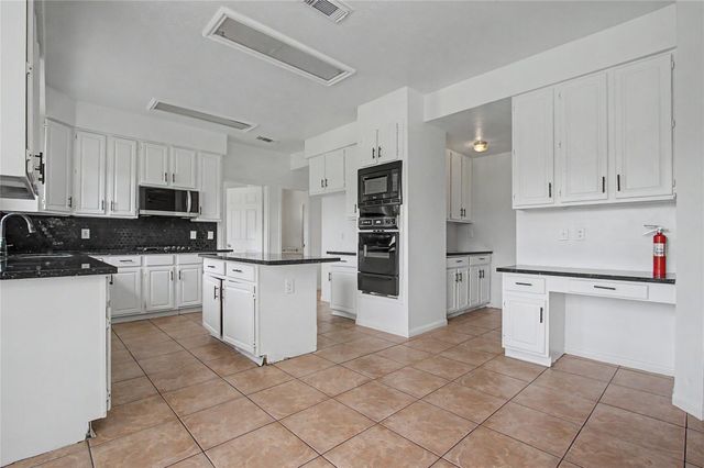 515 Spring Moss Drive, Missouri City, TX 77459