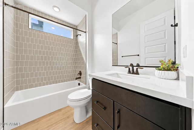 1920 E VILLA LINDA Drive E, Phoenix, AZ 85024