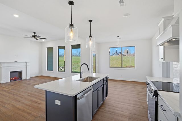 7316 W GOLDEN WILLOW DR, Columbia, MO 65202