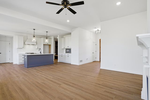 7316 W GOLDEN WILLOW DR, Columbia, MO 65202