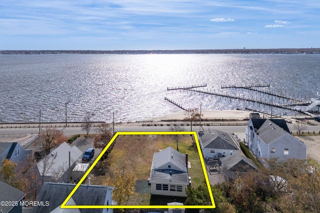 711 Riverside Drive, Toms River, NJ 08753
