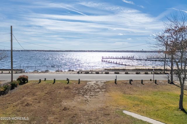 711 Riverside Drive, Toms River, NJ 08753