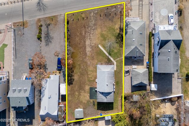 711 Riverside Drive, Toms River, NJ 08753