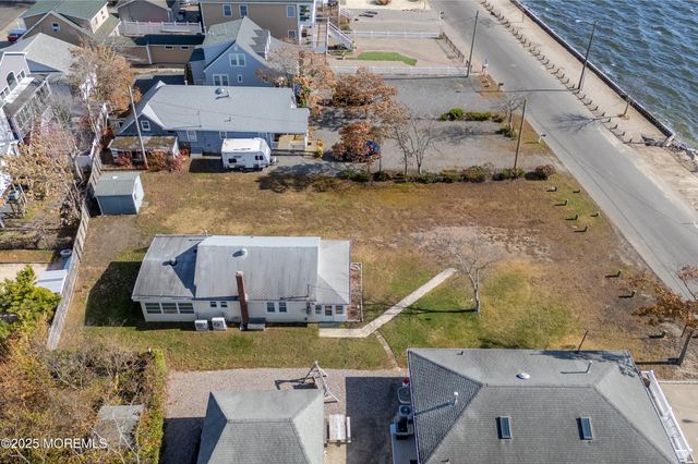 711 Riverside Drive, Toms River, NJ 08753