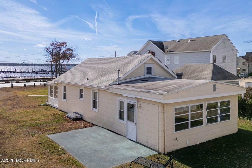 711 Riverside Drive, Toms River, NJ 08753
