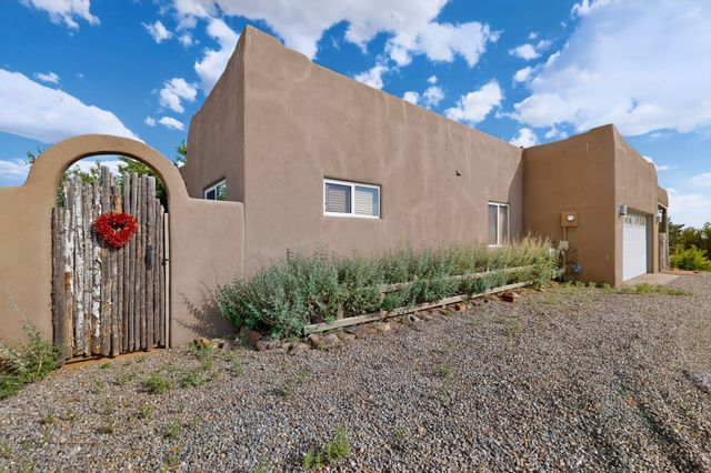 7 Lauro Road, Santa Fe, NM 87508