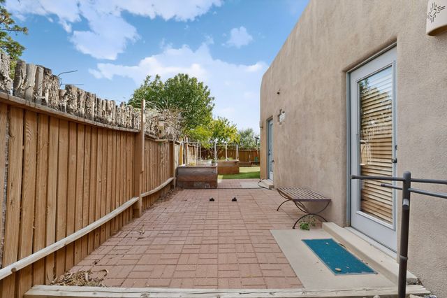 7 Lauro Road, Santa Fe, NM 87508