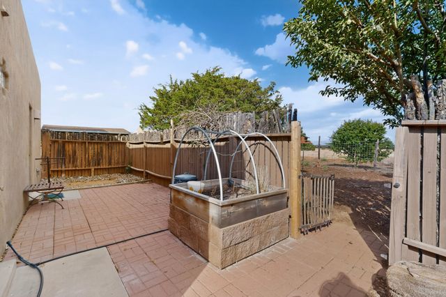 7 Lauro Road, Santa Fe, NM 87508