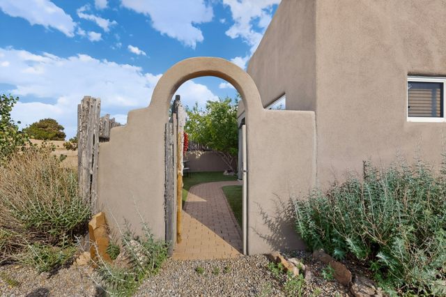 7 Lauro Road, Santa Fe, NM 87508