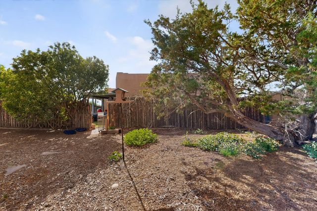 7 Lauro Road, Santa Fe, NM 87508