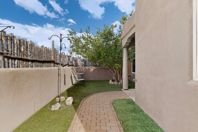 7 Lauro Road, Santa Fe, NM 87508
