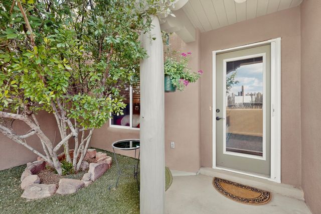 7 Lauro Road, Santa Fe, NM 87508