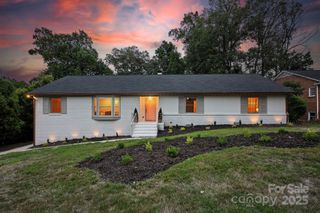 710 Peranna Place, Charlotte, NC 28211