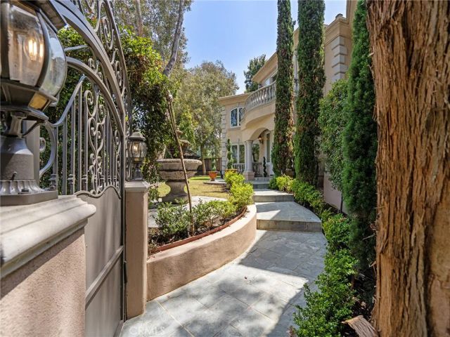3210 N Ardmore, Manhattan Beach, CA 90266