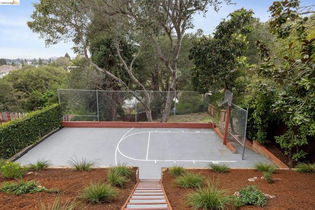 4133 Norton Ave, Oakland, CA 94602