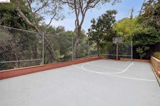 4133 Norton Ave, Oakland, CA 94602