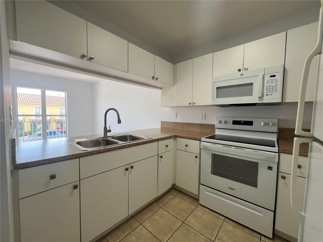 9720 SW 184th St 210, Cutler Bay, FL 33157