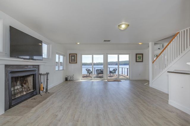 2 Charlie Lane, Deerfield, NH 03037
