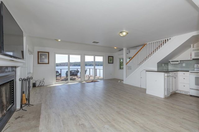 2 Charlie Lane, Deerfield, NH 03037
