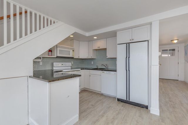2 Charlie Lane, Deerfield, NH 03037