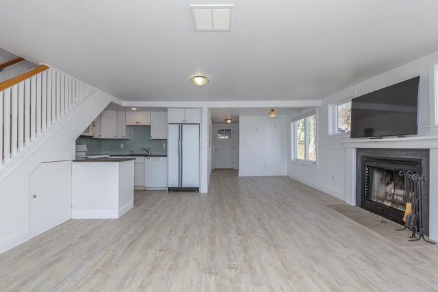 2 Charlie Lane, Deerfield, NH 03037