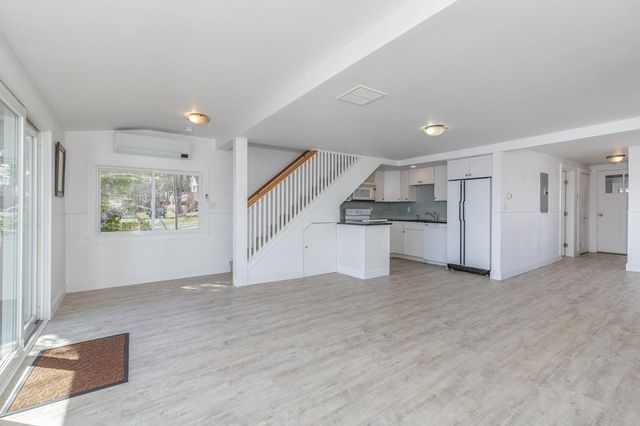 2 Charlie Lane, Deerfield, NH 03037