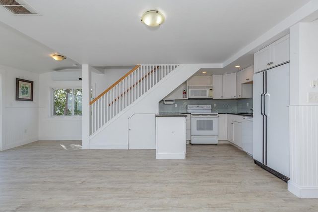 2 Charlie Lane, Deerfield, NH 03037