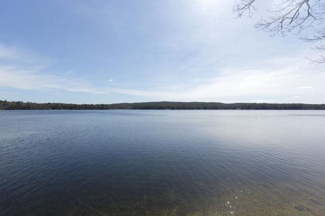 2 Charlie Lane, Deerfield, NH 03037
