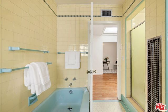 613 N Detroit Street, Los Angeles, CA 90036