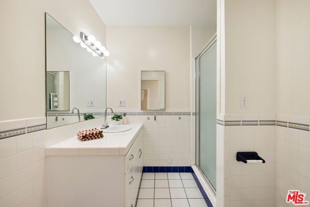 613 N Detroit Street, Los Angeles, CA 90036