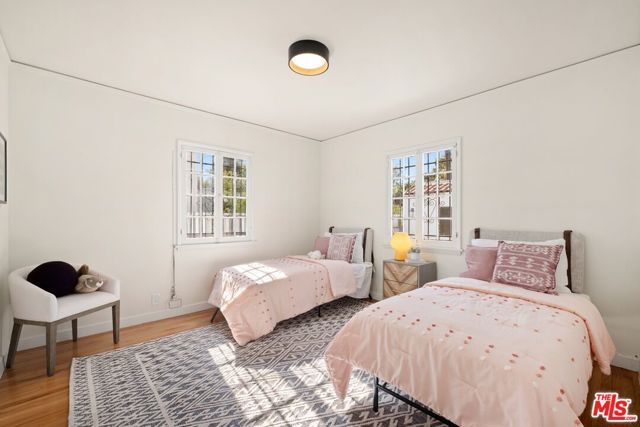 613 N Detroit Street, Los Angeles, CA 90036