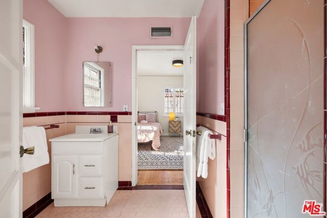 613 N Detroit Street, Los Angeles, CA 90036