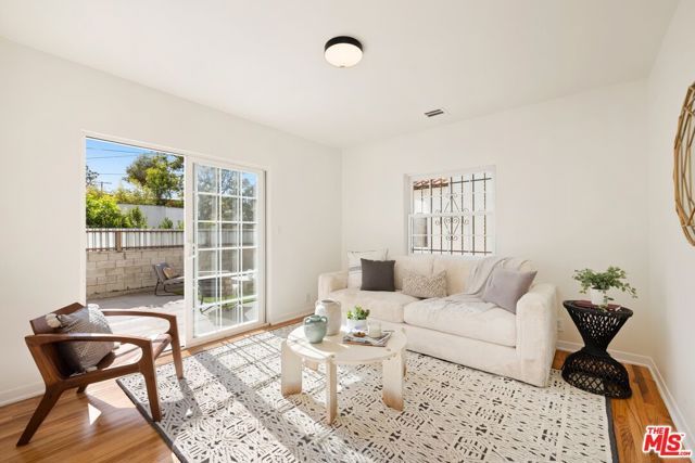 613 N Detroit Street, Los Angeles, CA 90036