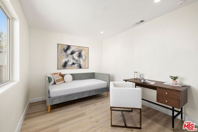 613 N Detroit Street, Los Angeles, CA 90036