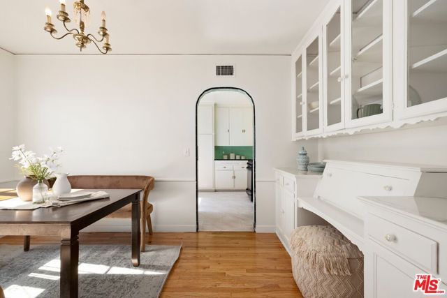 613 N Detroit Street, Los Angeles, CA 90036