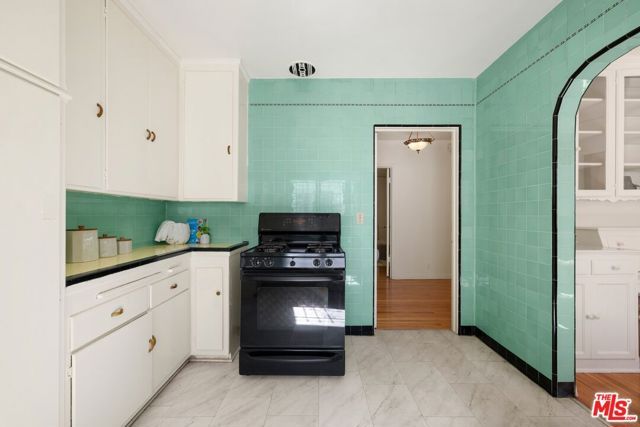 613 N Detroit Street, Los Angeles, CA 90036