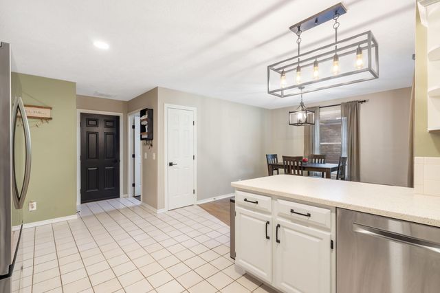 307 S 38th Street, Nixa, MO 65714