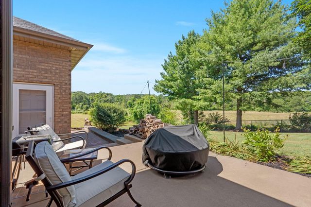 307 S 38th Street, Nixa, MO 65714